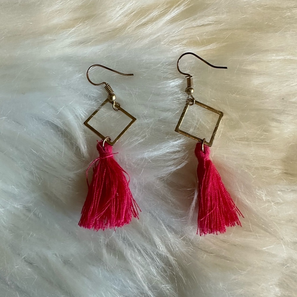 🩷5/$10 Gold and Pink Tassel Earrings